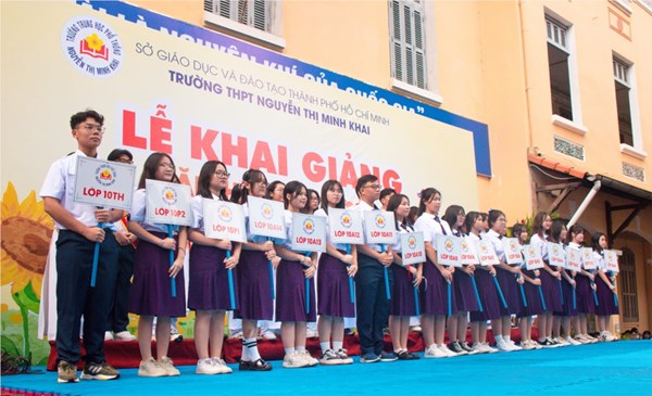 Khai giảng